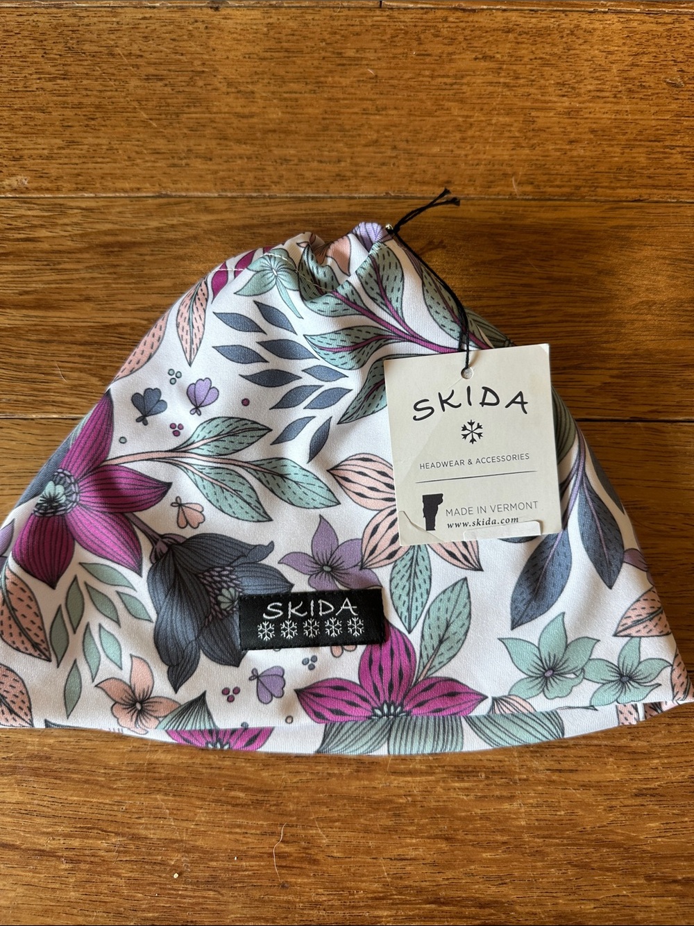 Skida Floral hat. Multicolor (Pink, Purple, Teal, Gray) NWT